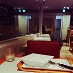 NIHONBASHI CAFEST - スタジオは暗かったけれど、落ち着く店内