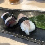 Koganezushi - ミンク鯨の握り単品　300×2=600円税込　さえずりはとろける舌触り、まるでゼラチン！これは絶品です！　