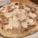 カフェダイニング O.F.F - ピザカルボナーラ¥1,320-