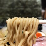 麺 鍾馗 - 家系風醤油白湯　麺アップ