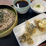 山田うどん - 料理写真:黒舞茸天ざるそば