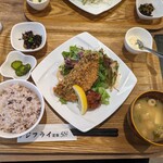 ５５食堂 - アジフライが小さいからと唐揚げがサービスでついてきました♥️