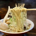 いりにぼ - 「特製濃厚煮干しそば」の麺
            2023年9月29日