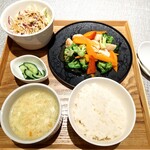 蓮香楼 - 海鮮と野菜の炒め