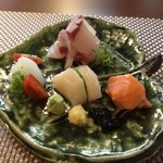 櫻輝庵 - お刺身。お皿は信楽焼きですね。郷土料理的な感じもします。