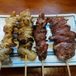 菊乃家本店 - 鳥皮(塩)、タン(塩)