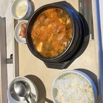 まだん - 牛すじチゲ鍋セット1210円　ランチ