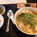 天香回味 - 翡翠麺とそぼろご飯　圧倒的に多い