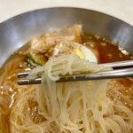韓国料理Bibim - キムチ冷麺