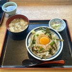 Ebisumaru - お味噌汁、お漬物付き。