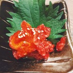 近江うし焼肉 にくTATSU 渋谷店 - ユッケ…卵黄もあえて、1人づつ提供されます。このほうが食べやすいかも