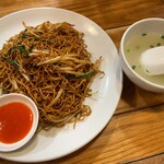 香港麺 新記 - 新記四谷三丁目店(醤油焼そば、スープ)