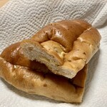 マル井パン - ピーナッツクリームのくるみロング ￥160+税