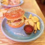 Louis Hamburger Restaurant - チェダーチーズバーガー