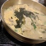 赤坂韓国料理・焼肉 兄夫食堂 - あつあつほくほく餃子スープ ¥500 ランチ。お得〜