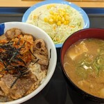 松屋 - キムカル丼大盛、とん汁、生野菜(230929)