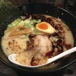 太陽軒 - とんこつ黒ラーメン