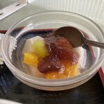 中国料理 頤和園 - メロン味の寒天ゼリーに、グレープジェルがかかってました。