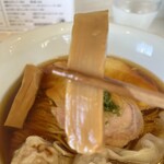 青森中華そば オールウェイズ - 出汁で上手に炊かれた太いメンマ