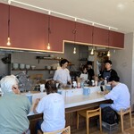 青森中華そば オールウェイズ - ビストロ風な店内