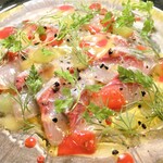 AcquaTozzo - 鮮魚（ヒラマサ）のカルパッチョ 季節のフルーツソース