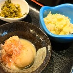 餃子の店 さんかい - 小鉢　ポテサラと里芋の味噌煮