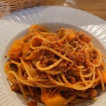 Trattoria della nonna - 別の日替わりBランチ(サラダとフォカッチャ付き)かぼちゃのミートソース 1,000円✨かぼちゃが甘くてミートソースの具材としては面白い！