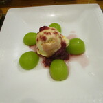 日本料理ゆずはん - イチジクソースのアイスクリームとマスカット