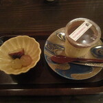 米屋別荘 - デザートの杖立プリン　ティラミス風味　栗とマスカット