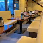 まる家食堂 - 店内