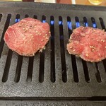 焼肉 近江牛肉店 - ネギタン(勝手に焼き始めるので写真が撮れなかった)