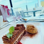 R restaurant & bar - 