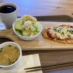 Pakusaido Kafe Miyagawa Terasu - ◉ナンピザモーニング　650円
                        サラダ、かき玉スープ、コーヒー付き
                        （ドリンクは選べます♪）