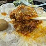 屋台ラーメン とんこつ貴生 - ヤワヤワでピリッと刺激的なホルモン