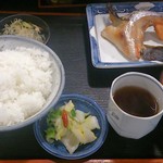 魚料理 芝文 - 鮭かま定食(700円)