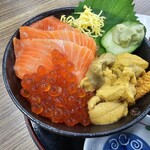 Takadaya - 三色丼　2970円（雲丹、いくら、サーモン）