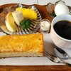 城門 - モーニング(税込650円)
①トースト②茹で卵③フルーツ(パイナップル、林檎、バナナ)
お飲み物(セットドリンク)①HOT珈琲 
トーストの焼き加減は良い感じ、フルーツ盛り合わせのモーニングは珍しい