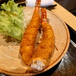 Chiyo sushi - 噛んだ食感はプリッと身の締まってる感じで
                      海老の旨味もシッカリとある
                      
                      それが2尾付いてた
                      昨今の物価高で
                      以前の1,800円ではなかったのは残念だけど
                      立派で美味しい海老だった