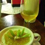 ミニヨンTOKYO - ひややっこ　上に乗っているのはアスパラではなくなんとクレソンです。