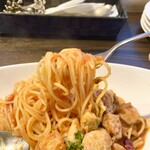 ピッツエリアバール　CACTUS　D'ORO - ・サルシッチャとマッシュルームのアマトリチャーナ（トマトソース）　生パスタ（乾麺パスタに変更）