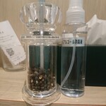 中華そば 色即是空 - 卓上の調味料