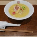 中華そば 色即是空 - 箸置きとレンゲ置きが一体