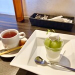 ピッツエリアバール　CACTUS　D'ORO - 紅茶＋シャインマスカットのパンナコッタ