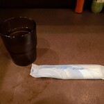 魚処 おぎた - お冷やとおしぼり