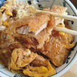 Furusato Shokudou - 濃いめの味付けです。サクサクの煮カツ丼。