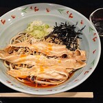 蕎麦たかね - 蕎麦たかね 茅場町店 ラー油蕎麦 税込750円 酢が添えられます