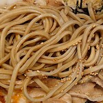 Soba Takane - 蕎麦たかね 茅場町店 店内石臼製粉・押出製麺の角が立った藪系色合いの中細十割蕎麦は強いコシを愉しめます