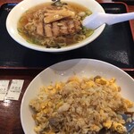 Kachuu Fuu Getsu - 小ラーメン（580円）＋半エビチャーハン（480円）