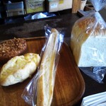 コトブキ屋ブレッズ - 今回はチーズパンにバターシュガーパン？にカレーパンに食パン
