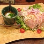 Getto - 生ハムと温玉のサラダ